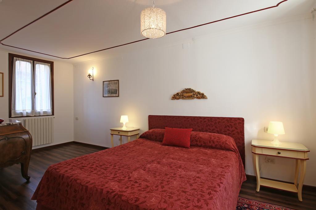 Inside Palazzo Foscarini Wenecja